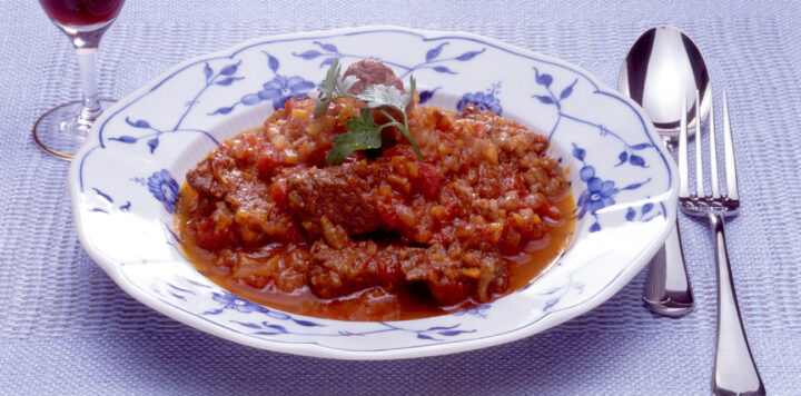 牛もも肉のトマト煮込み