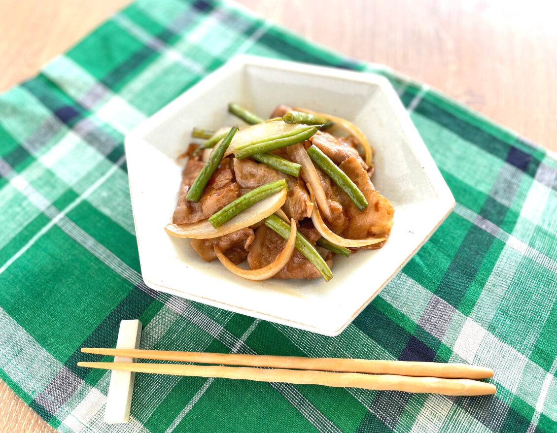 さやいんげんと豚肉と玉ねぎのオイスターソース炒め