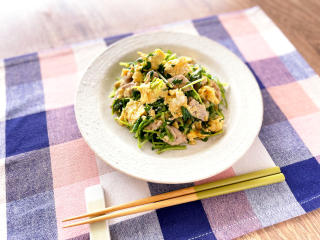 豆苗と豚肉と卵のオイスターソース炒め