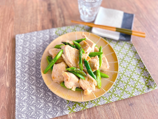 鶏肉とアスパラガスのオイスターソース炒め