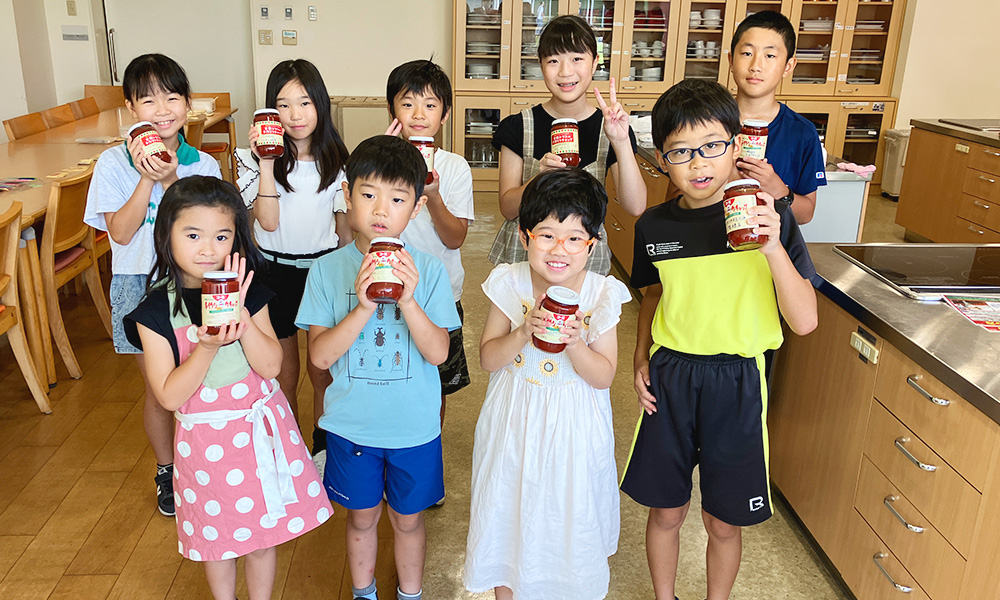 豊橋こども未来館でトマトケチャップ作り体験